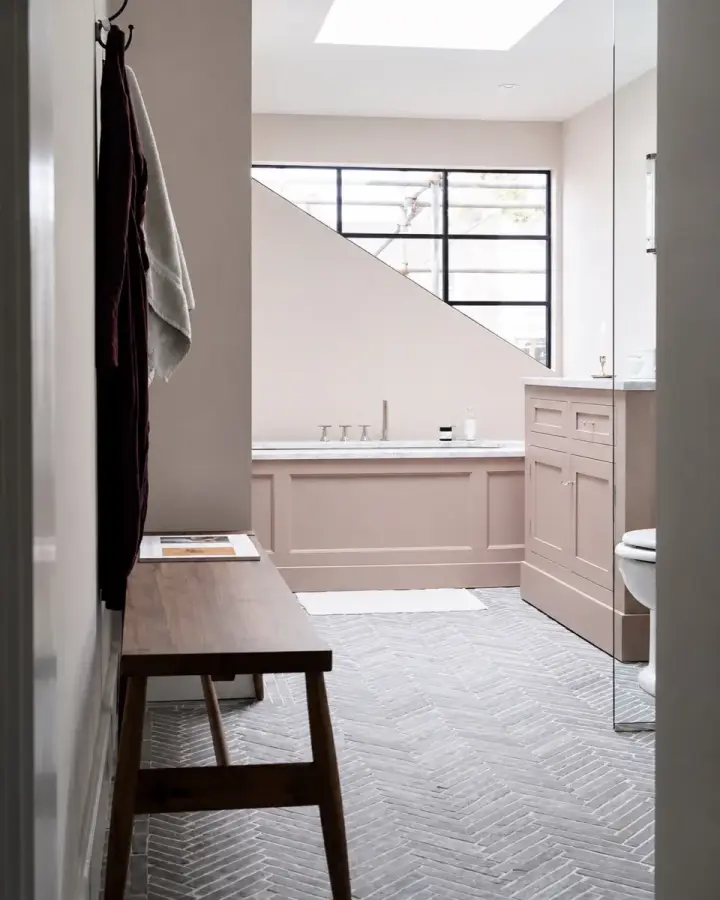 Chiswick en-suite bathroom with herringbone floor tiles