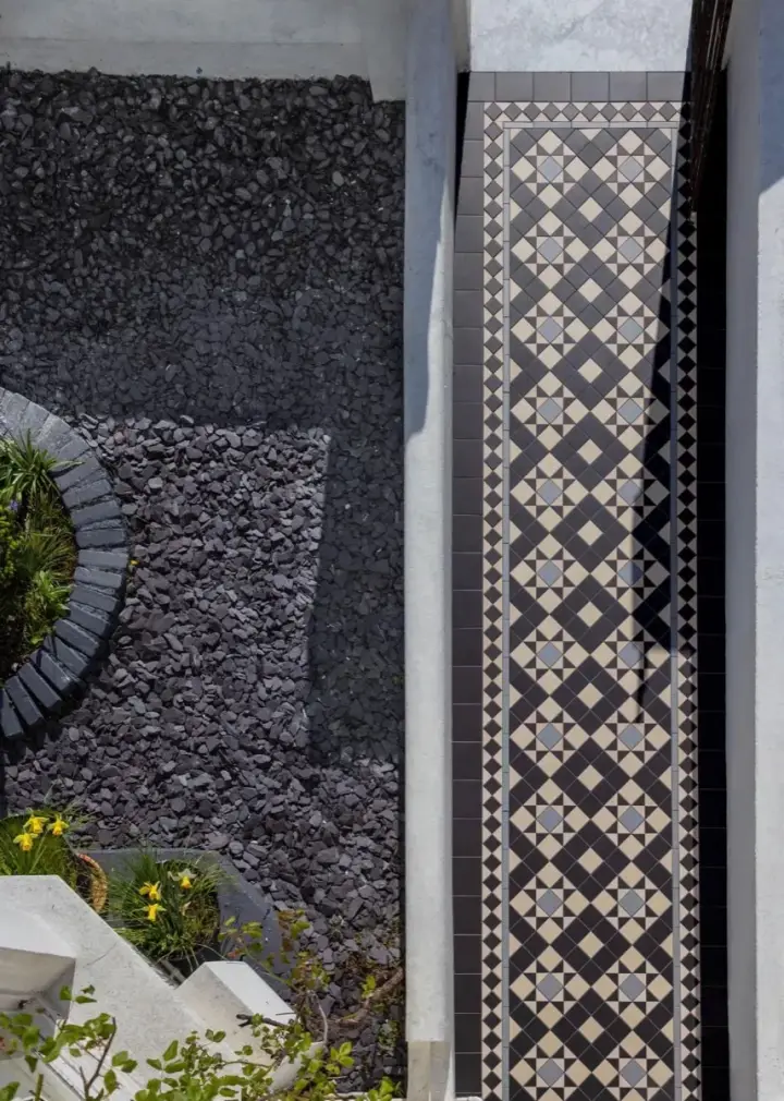 Greater London Victorian front path with geometric patterned tiles